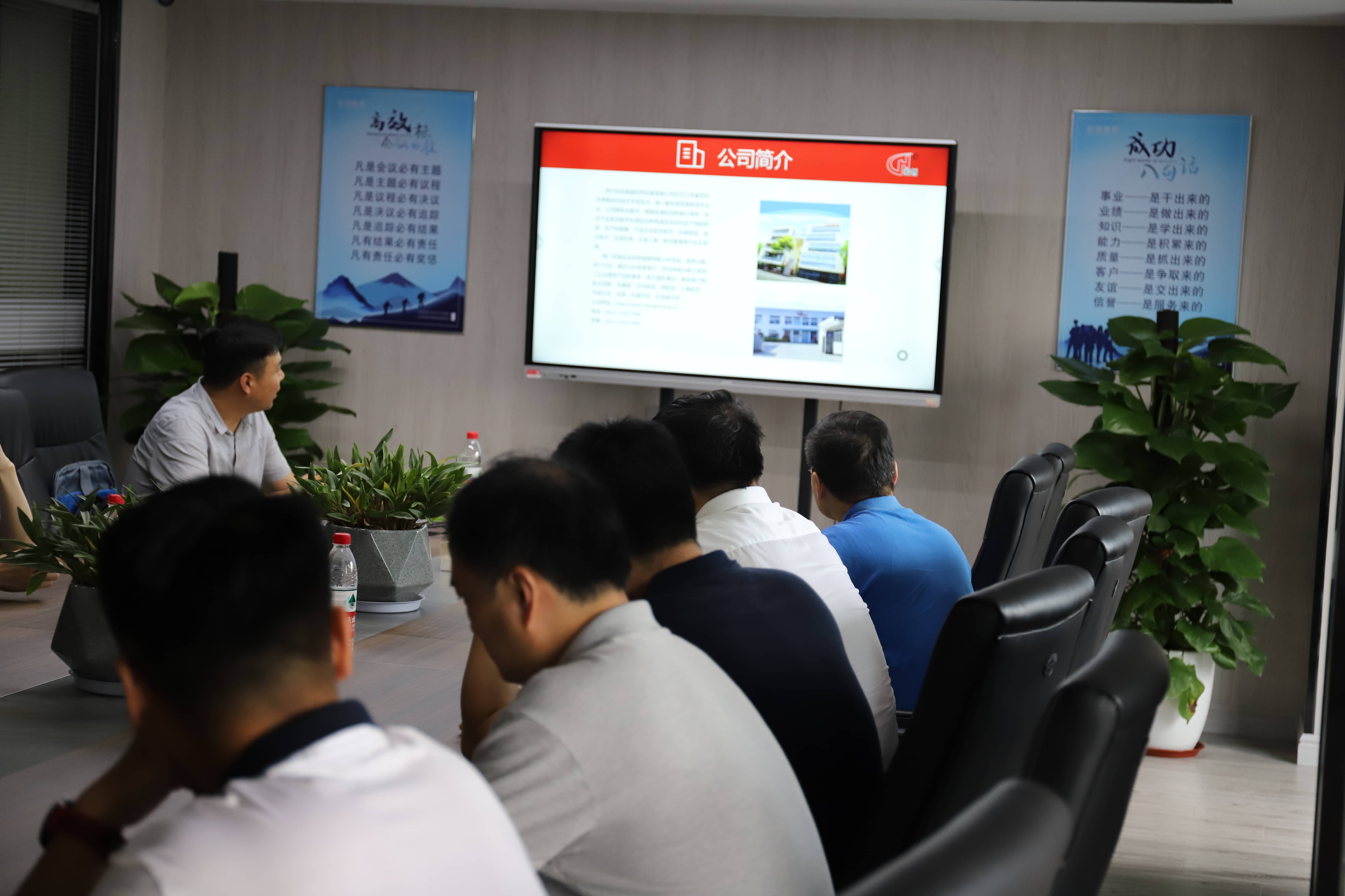 科創(chuàng)園領(lǐng)導和熱處理專家來指導工作(圖2)